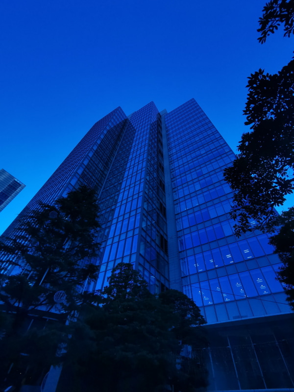 右＝WB電球、EV値 -2.0