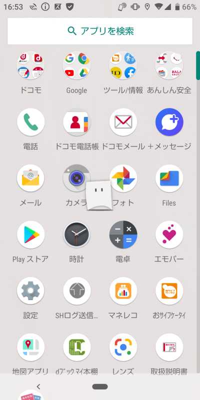 NTTドコモ向け「AQUOS sense3 SH-02M」のAQUOSホームのアプリ一覧画面。一部のアプリは「ドコモ」「Google」などにまとめられている。意外に、アプリ一覧でフォルダが作成できない機種（Pixel 4など）もある