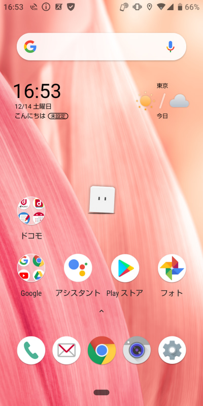NTTドコモ向け「AQUOS sense3 SH-02M」のAQUOSホームのホーム画面。シンプルでわかりやすいデザインを採用。天気などがひと目でわかるほか、エモパーも連動する