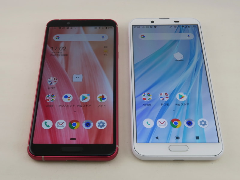「AQUOS sense3 SH-02M」（左）と「AQUOS sense2 SH-01L」（右）。ボディサイズは1mm程度の差しかなく、デザインもほぼ共通。定番モデルならではの安定感とサイズ感