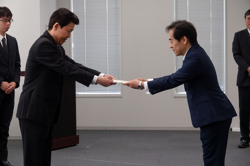 各社から申請書が提出された