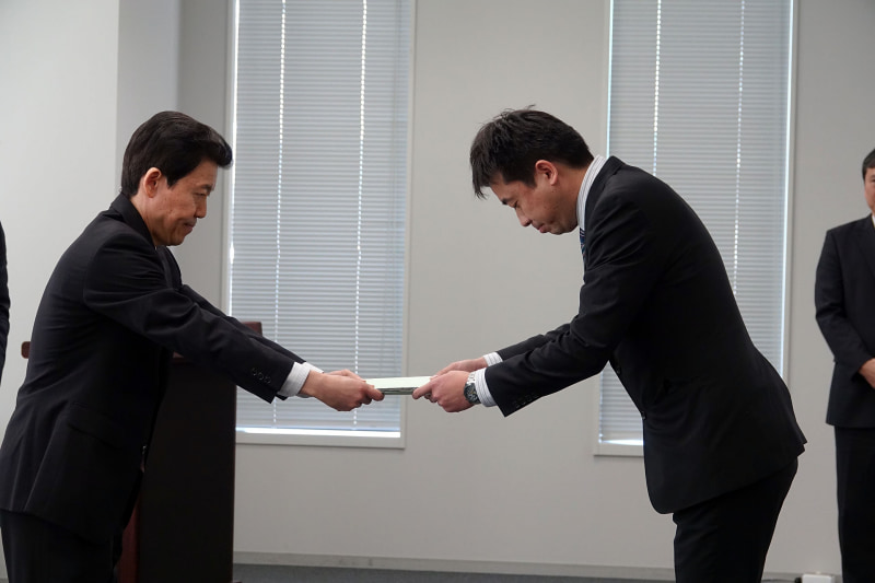 各社から申請書が提出された