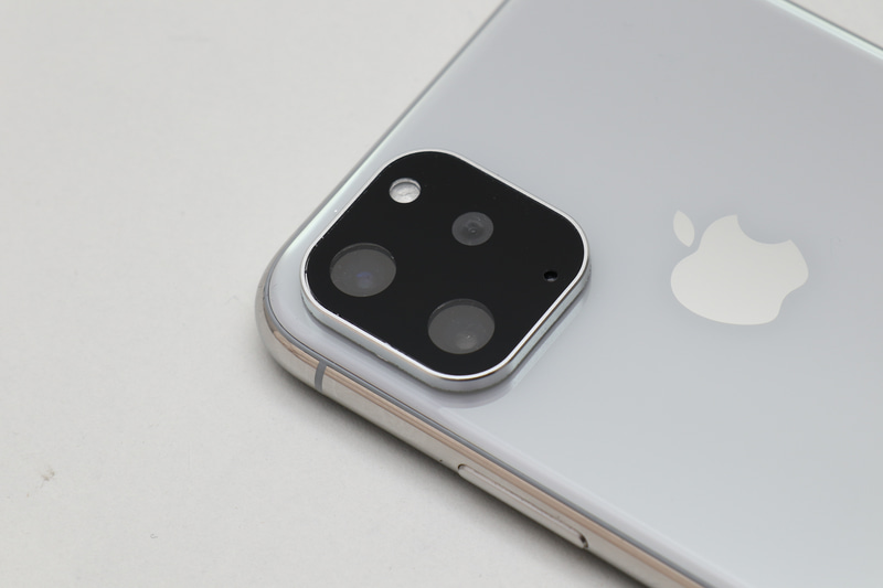 最初に買ったiPhone XS用のレンズカバー