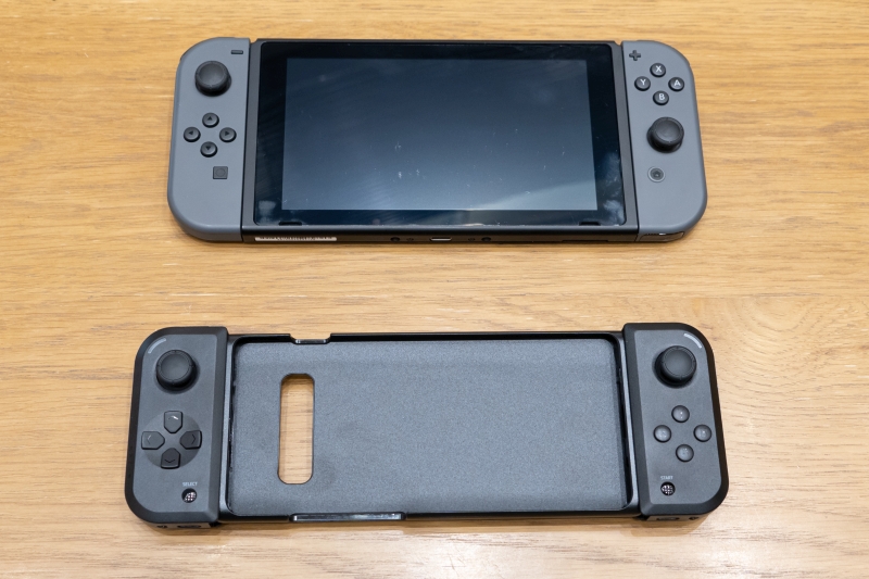 Razer Phone 2、Huawei P30 Pro、Samsung Galaxy S10+用ケースを同梱し、ケースのサイドにコントローラーをセットできる。が、利用できる方は少ないだろう