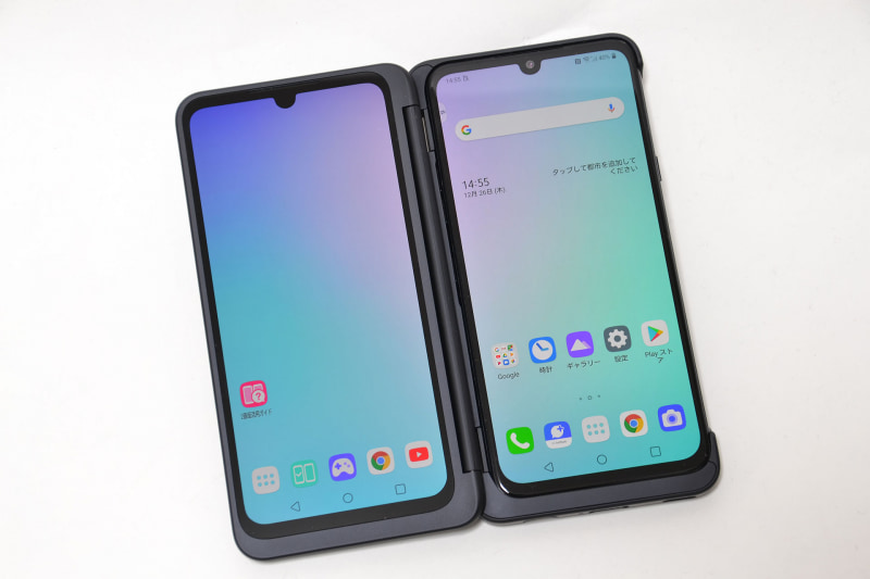 カバーに本体を装着すれば、2画面が使えるようになる