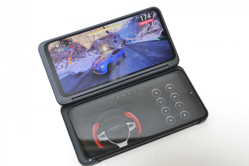 「アスファルト9: Legends」ではハンドルタイプのコントローラーで操作できる