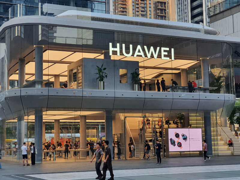 多難な1年だったファーウェイ（深センのフラッグシップストア）