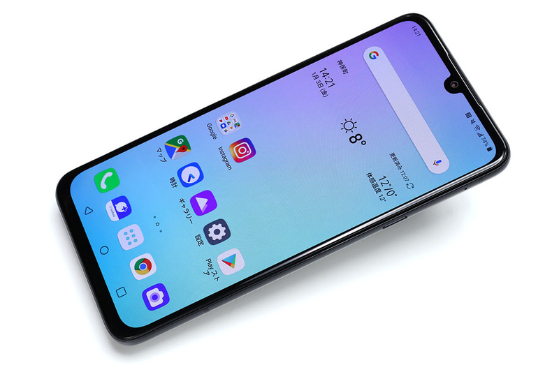 LG G8X ThinQ。約6.4インチの有機ELディスプレイ（2340×1080ピクセル）を搭載したAndroid 9端末で、厚さは約8.4mm、質量は約193g。カメラは、アウトカメラがデュアルカメラで、約1200万画素の標準カメラと約1300万画素の超広角カメラ（画角136°）を搭載。インカメラは約3200万画素で高精細自撮りが可能。チップセットはSnapdragon 855（2.9GHz＋2.5GHz＋1.7GHz）、RAMが6GB、ストレージが64GBと、ハイエンドクラスの処理性能がある。ストレージは若干少ない気がするが、SIMカードトレイ上にmicroSDカードスロットがあり、そこに最大512GBまでのmicroSDメモリーカードをセットできるので、まあ問題ないかな、と。また、フルセグやFeliCa（おサイフケータイ）にも対応しているのもイイ感じ。全体として、てんこ盛り系のハイエンドスマホですな。