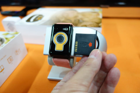 血圧や心電図を測定、スマホでイヤーチップ作成まで――CES Unveiledで