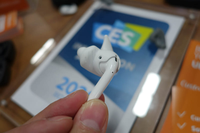 アップルAirPodsにイヤーチップを装着したところ