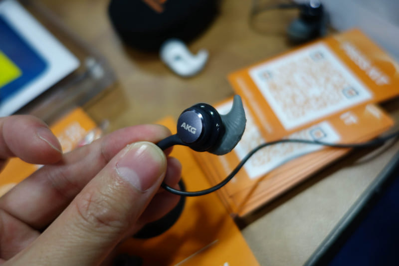 AirPods以外のイヤホンにも対応する