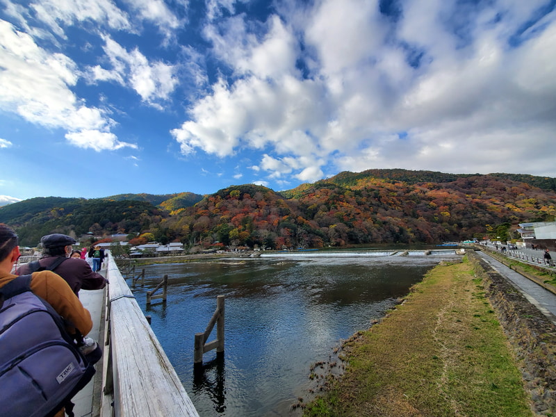 メインカメラの超広角で渡月橋から撮影。ふだん全然広角は使わないのに、旅行時は大活躍です