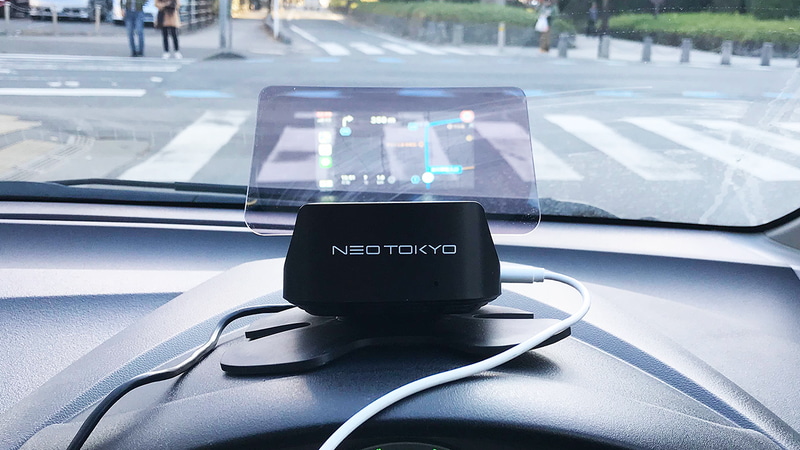 「NEOTOKYO HUD-2020」。「CarPlay」や「Android Auto」を利用できる車載ヘッドアップディスプレイです