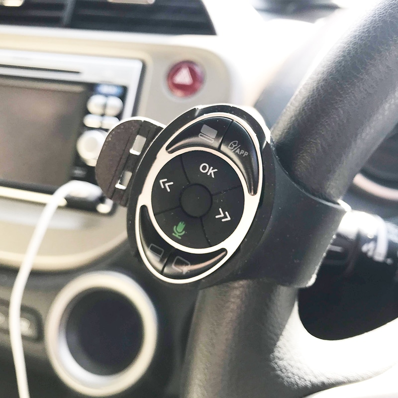 ハンドルに取り付け可能な専用コントローラが付属します。使い勝手は今ひとつです