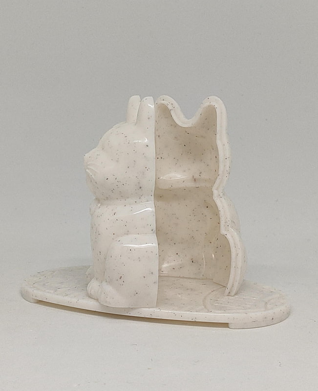 実際に作ったときはこういう感じで前後の部分を引き離し、飾り台に立つようにする