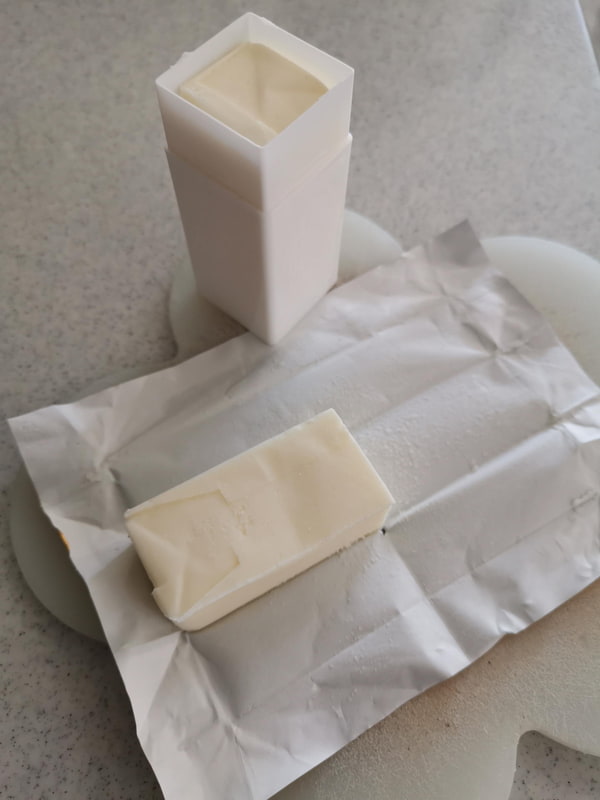 約半分にカットしたバターをバタースティックに入れてみた