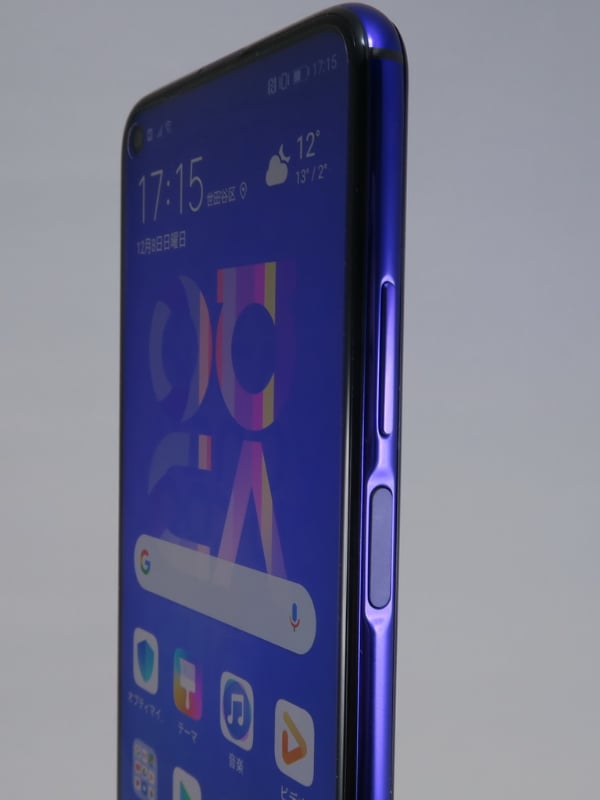 右側面に備えられた指紋センサー内蔵電源キー。少し凹んだ位置にレイアウトされているが、クリアカバーなどを装着しても操作しやすい