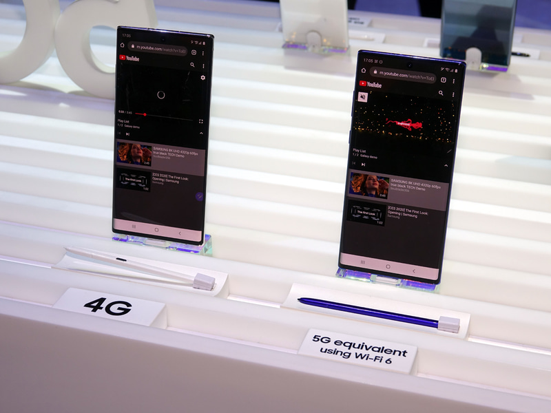 スマートフォンのコーナーでは、5Gの実力を積極的にアピール