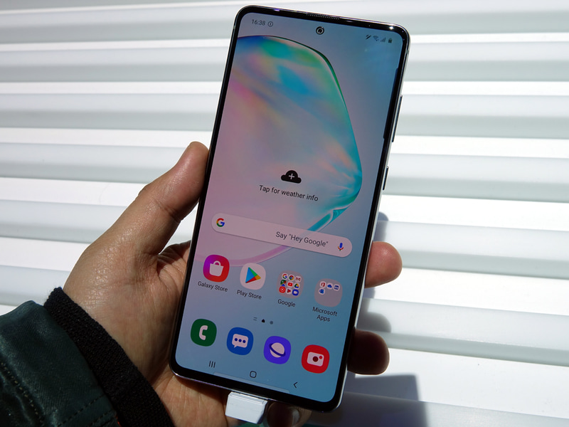 CESに合わせて発表されたGalaxy Note10 Lite（左）とGalaxy S10 Lite（右）