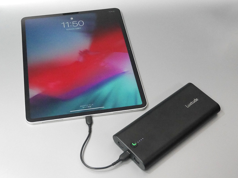 最大出力45Wということで12.9インチiPad Proも最高速で充電できる