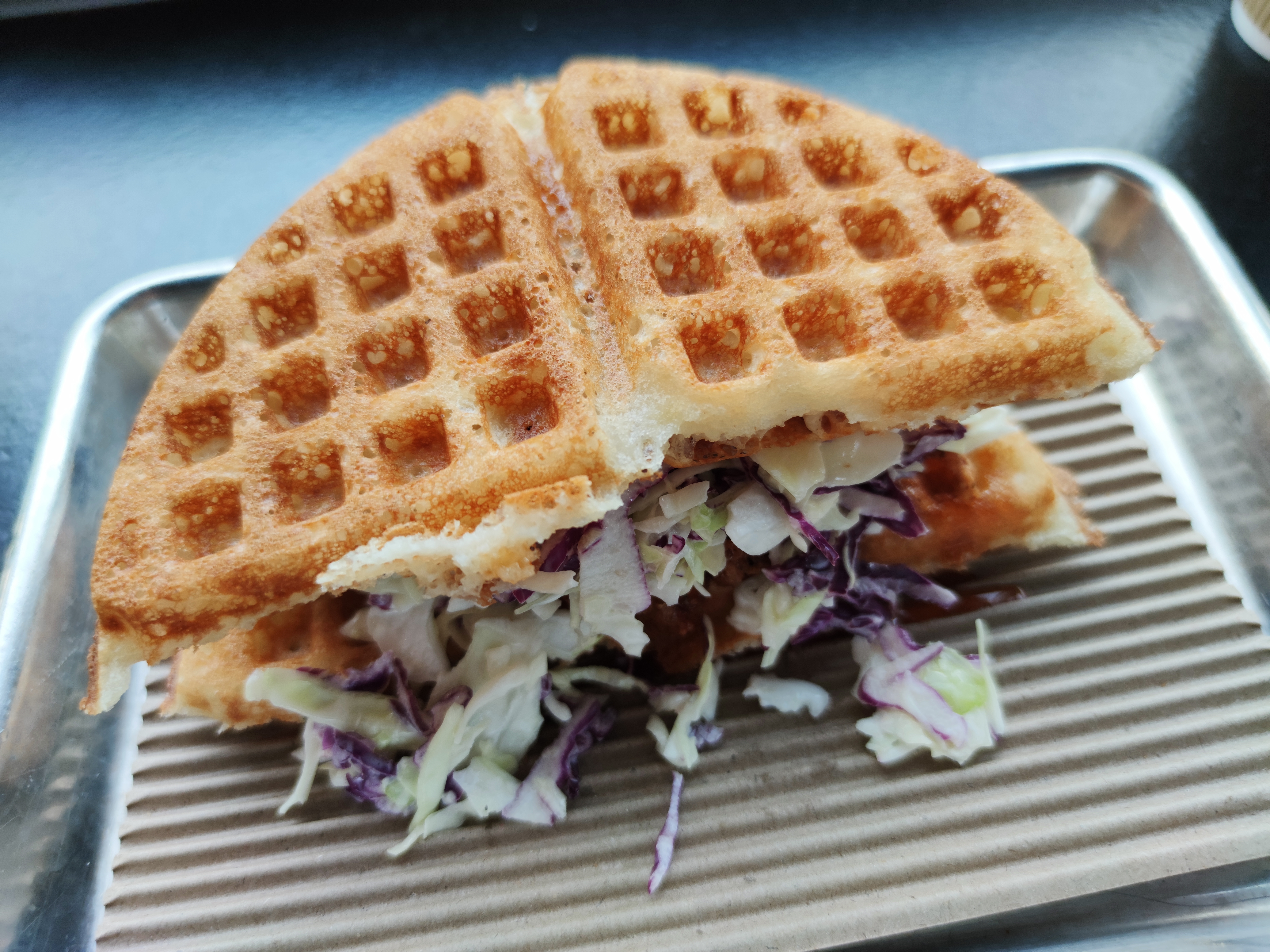 室内で料理を撮った作例