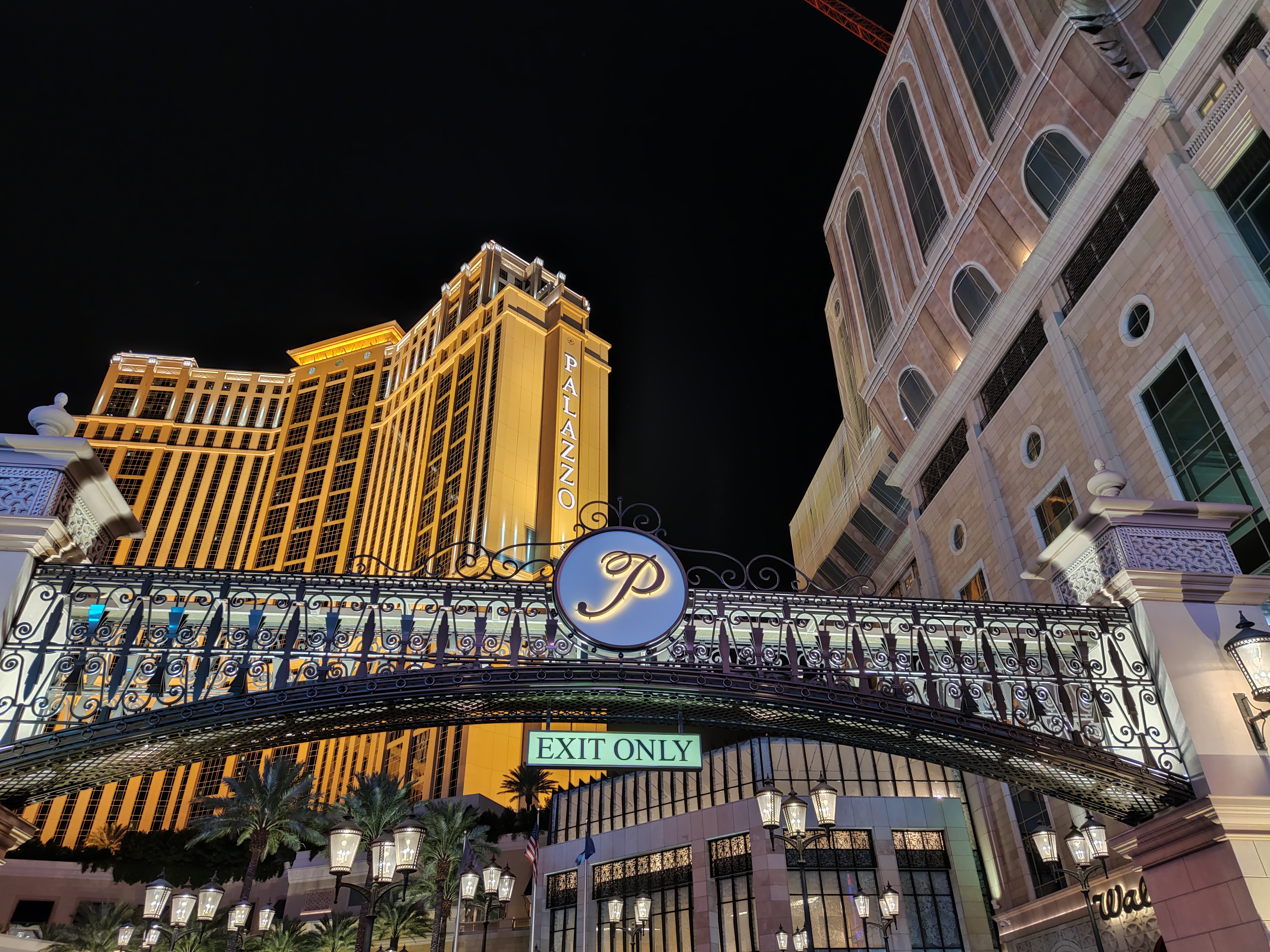 「夜景」モードで撮影した作例