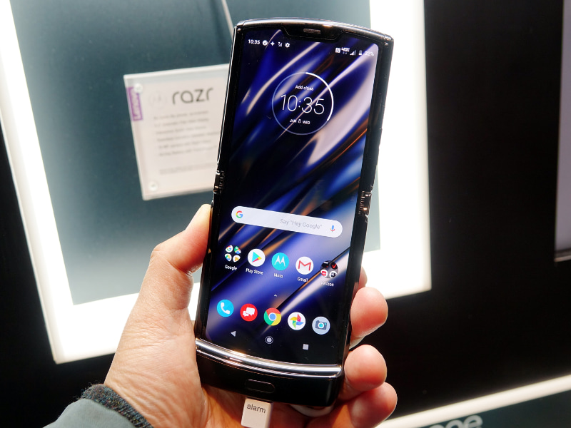 折りたためるスマホとして復活したモトローラのrazr