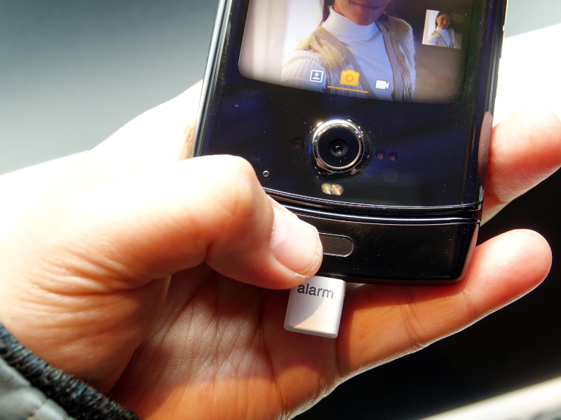 下部に指紋センサーを搭載する