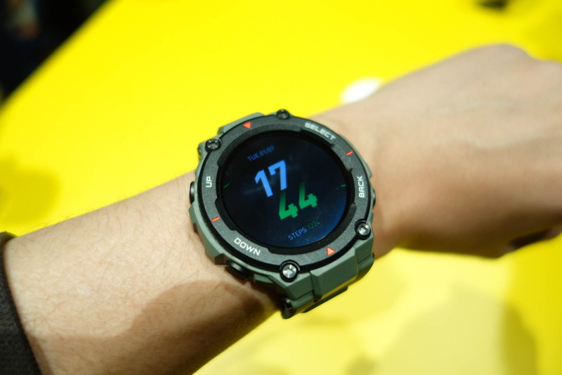 Amazfit T-Rex。デザインはG-SHOCKなどのタフネス系