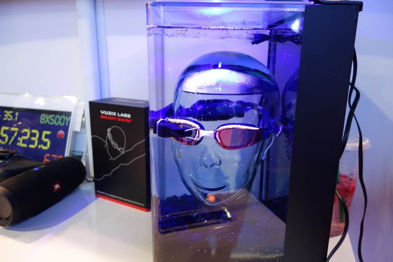 水没しているVuzix Smart Swim