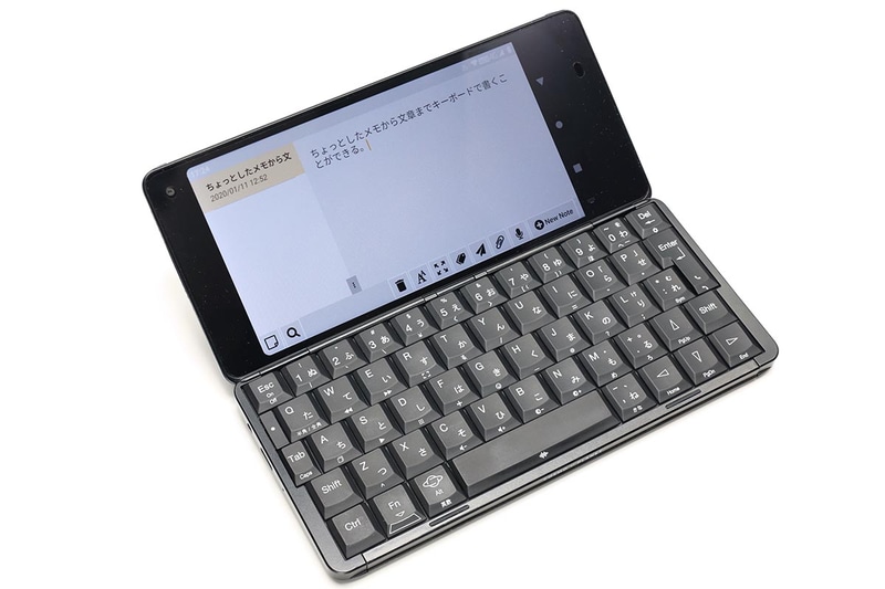 Cosmo Communicator独自のアプリもいくつか用意されている。例えばビジネス系アプリとしてはスケジューラーの「AGENDA」、テキストエディターの「NOTES」、メーラーの「AIRMAIL」などがある。左はNOTESでメモを書いている様子、右はAGENDAでスケジュールを一望している様子。