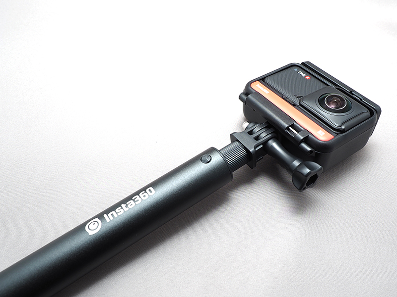 専用の自撮り棒まである。オプション展開は至れり尽くせりだ