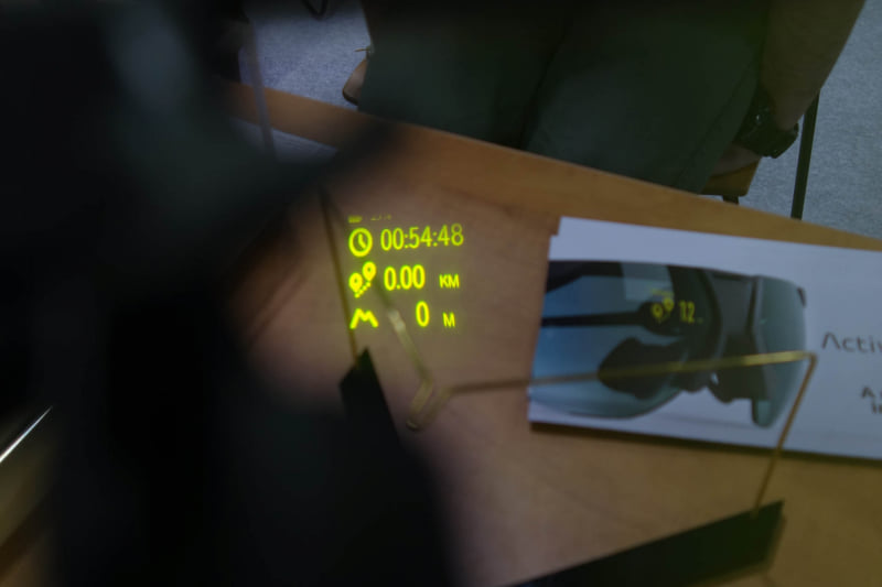 ディスプレイの見え方はこんな感じ。単色なのでけっこう見やすい