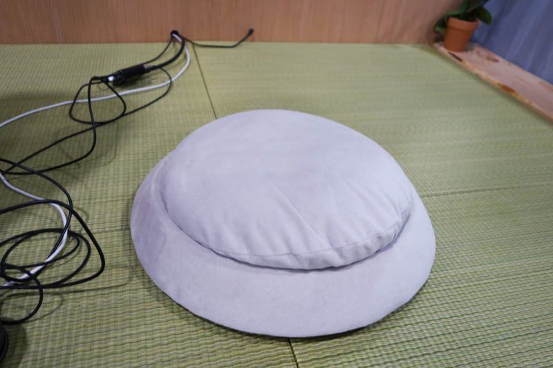 thewhu。下側の土台にセンサーが仕込まれている