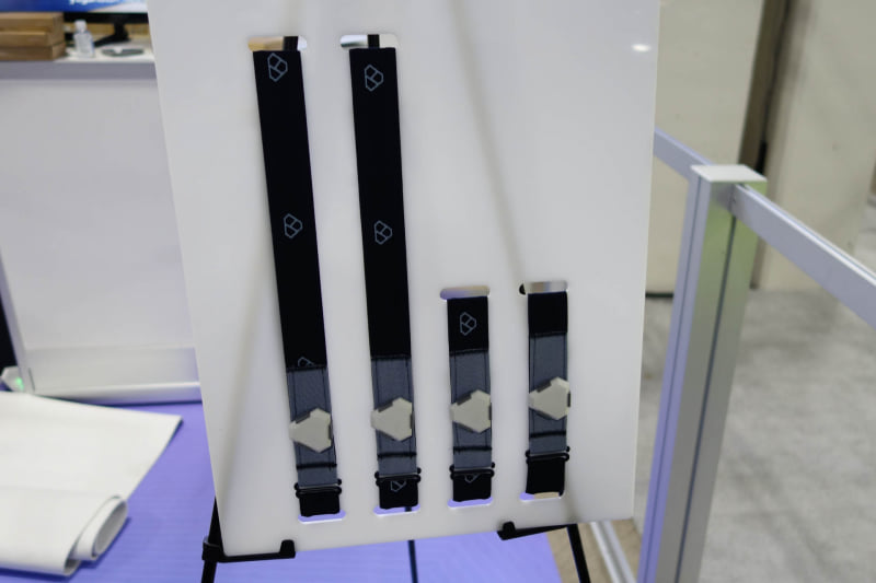 Yoganotch。体幹部に巻くセンサーだけバンドが長いが、センサーモジュール自体は同じで、主に傾きを検出する