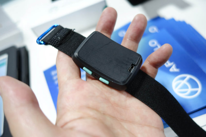 Apollo。これが内側で、デバイスの外側にバンドが来る珍しいデザイン