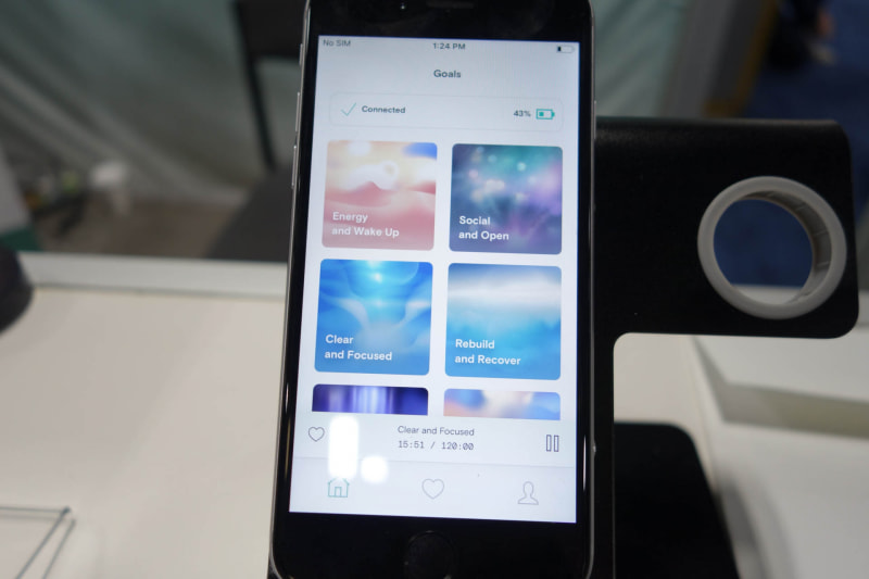 Apolloのアプリ。再生中のモードも表示され、なんか音楽再生アプリっぽさがある