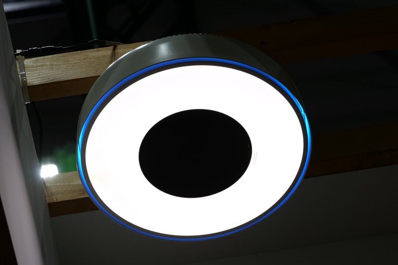 照明一体型のWi-Charge送信機