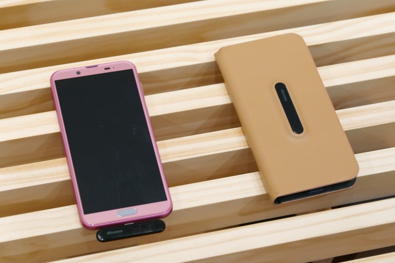 将来的には受信機をさらに小型化し、スマートフォン用ケースへの搭載も検討する