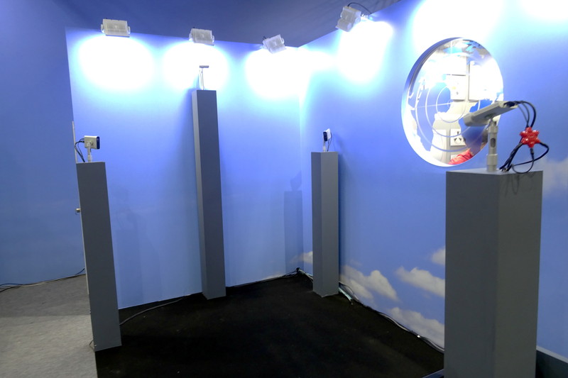 Azure Kinectを4台設置した専用ステージ