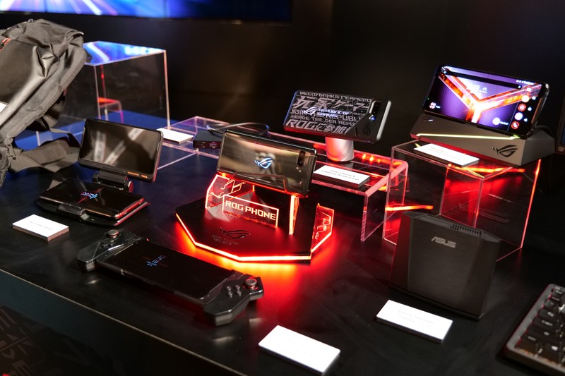 ゲーミングスマホ「ROG Phone II」と専用アクセサリー。ゲーマーではなくても妙にワクワクします