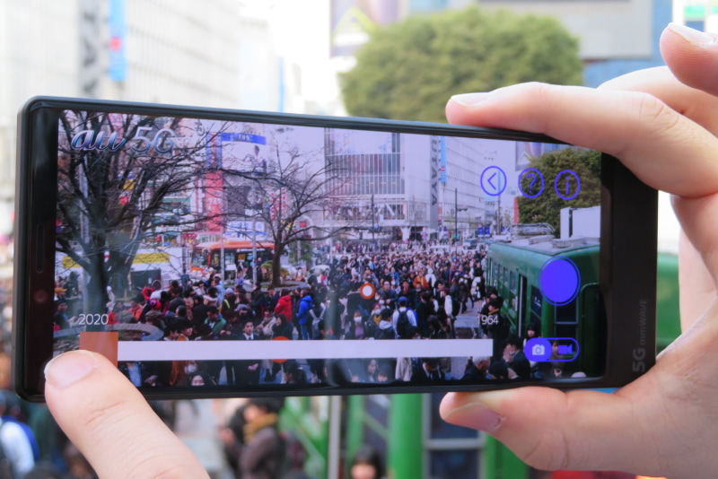 ごく普通の現代の街並みが……