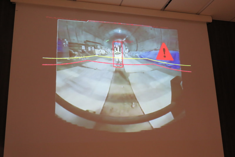 人間を検知するとこのように警告