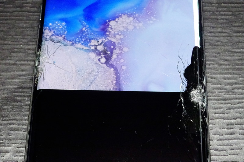 見えなくなった部分がありますが、タッチパネル自体は問題なく動作してます