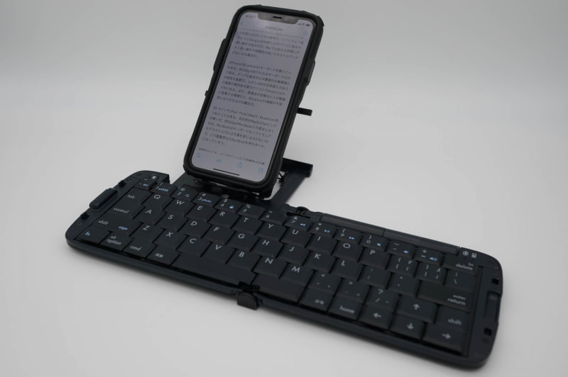 愛用のREUDO製「RBK-3200BTi」。Mac/iOS向けなのでいろいろ使い勝手が良いのだが生産終了してて壊れたらどうしよう状態