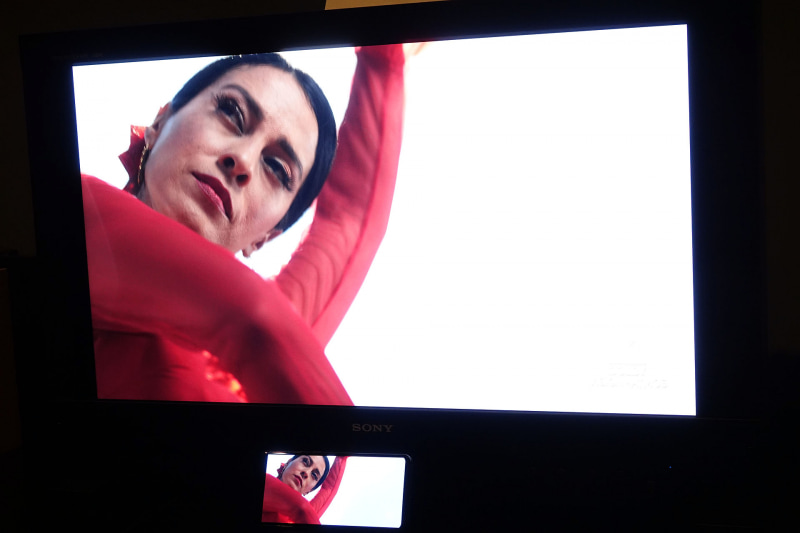 マスターモニターとAQUOS zero2で同じ映像を再生したところ