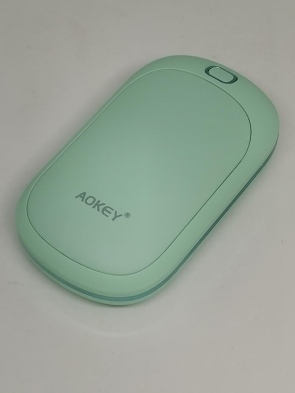 デスク上にごく自然に置いてもマウスの感じがする。本当にマウス機能を盛り込まなかったのは英断だ