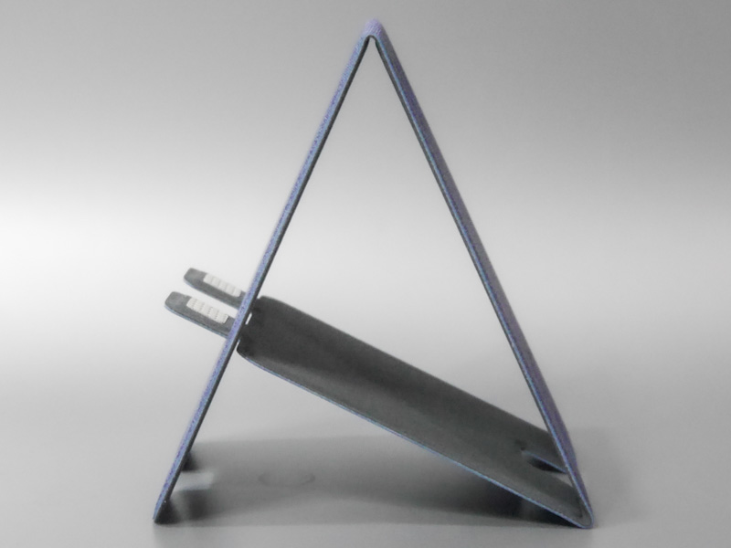 横から見ると構造がよく分かる。角度調整機能はない