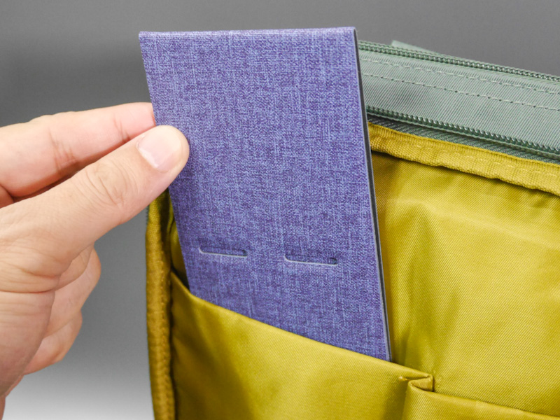 折りたたんでバッグ内に収納するのも容易だ