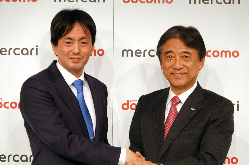 統合について多くの質問が挙がったが、メルカリ山田社長（左）は「今回は統合を考えていない」とコメント。ドコモ吉澤社長（右）は新規事業などに意欲を見せた